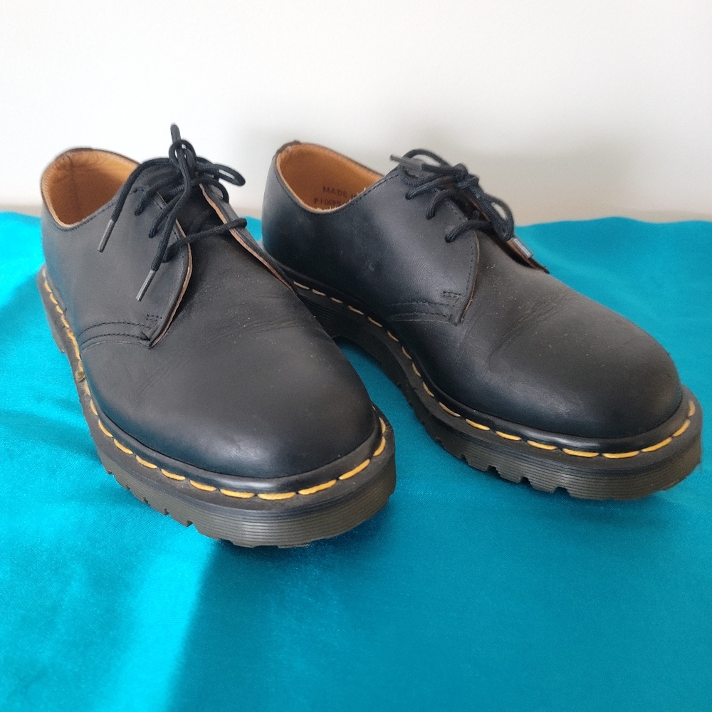 DR. MARTENS.  Black Oxford.  Size 5US. Size 3UK.